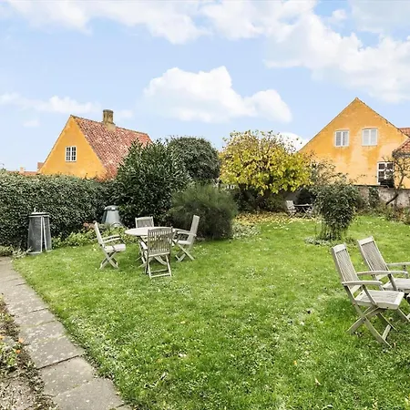 Med Adgang Til Idyllisk Have Svaneke