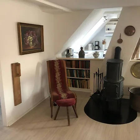 Apartment Med Adgang Til Idyllisk Have Svaneke